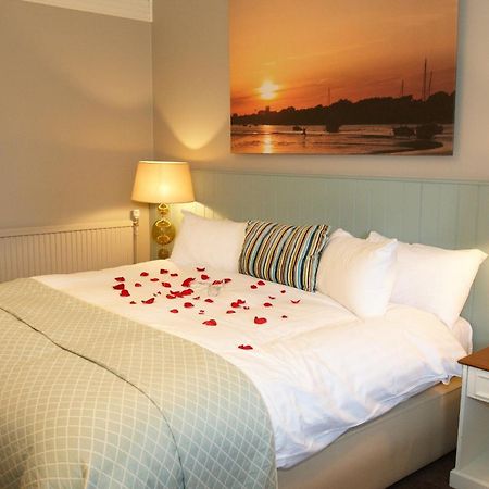 Potters Heron Hotel Ромси Екстериор снимка