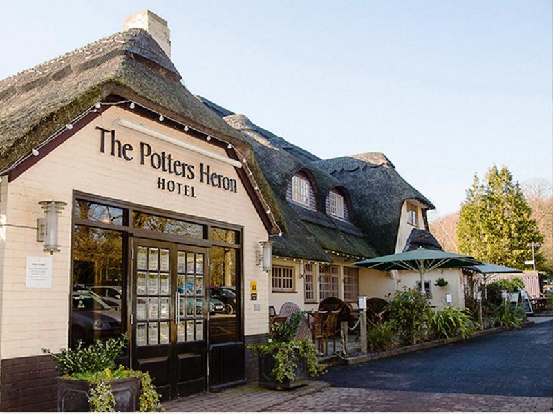 Potters Heron Hotel Ромси Екстериор снимка