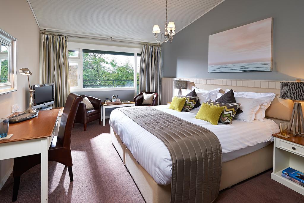 Potters Heron Hotel Ромси Екстериор снимка
