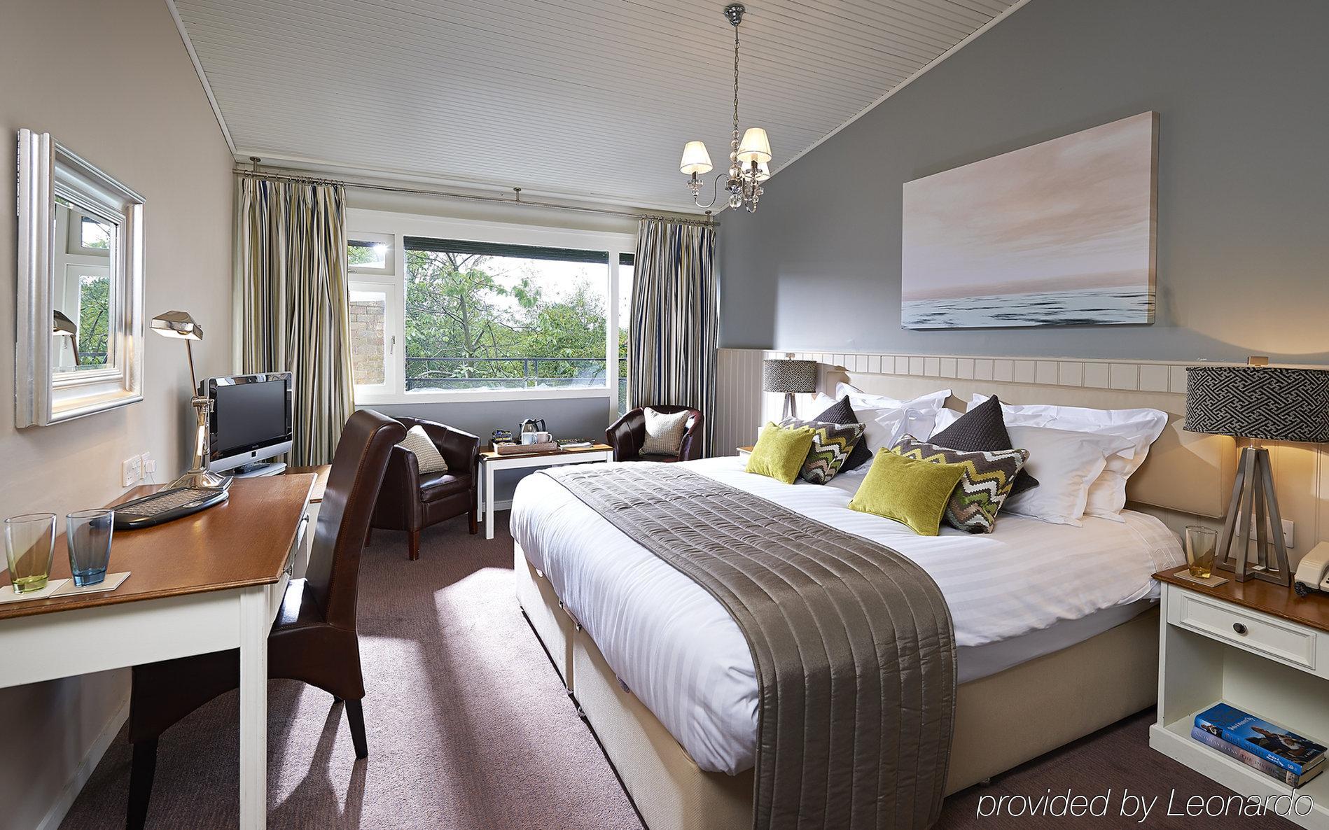 Potters Heron Hotel Ромси Екстериор снимка