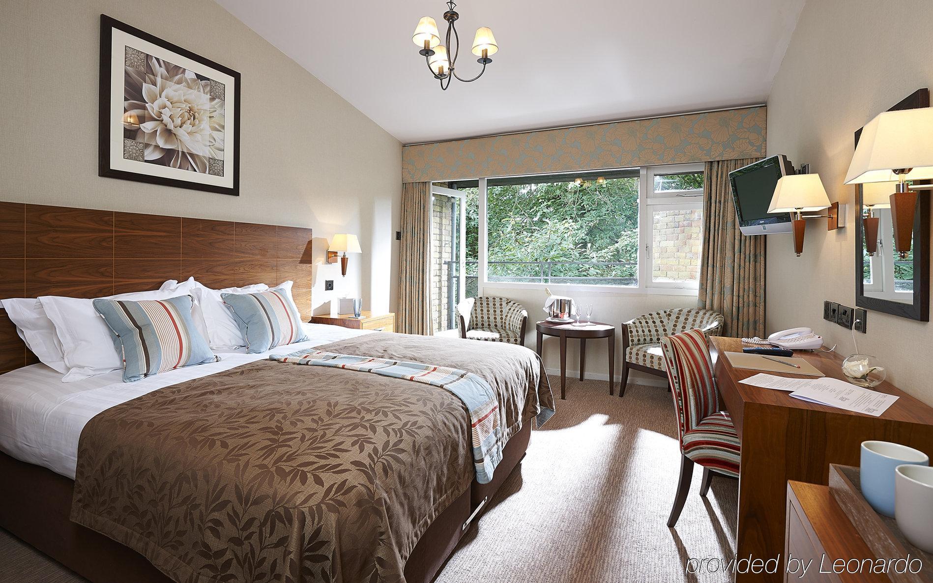 Potters Heron Hotel Ромси Екстериор снимка