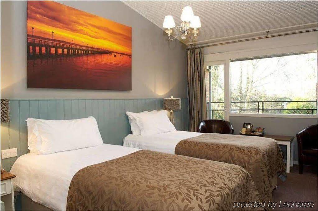 Potters Heron Hotel Ромси Екстериор снимка